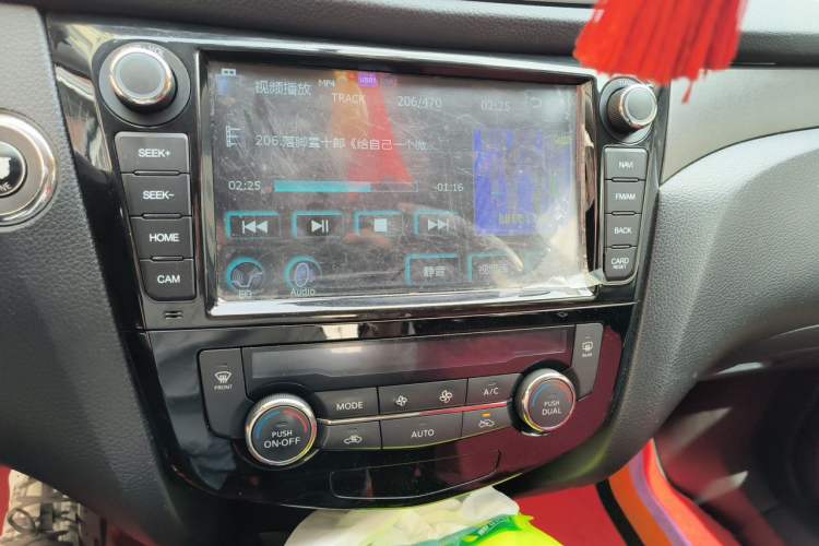 Used Nissan X-Trail 2014 2.0L CVT Comfort Edition 2WD Audio And AC Panel