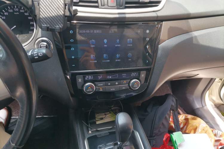 Used Nissan X-Trail 2014 2.0L CVT Comfort Edition 2WD Audio And AC Panel