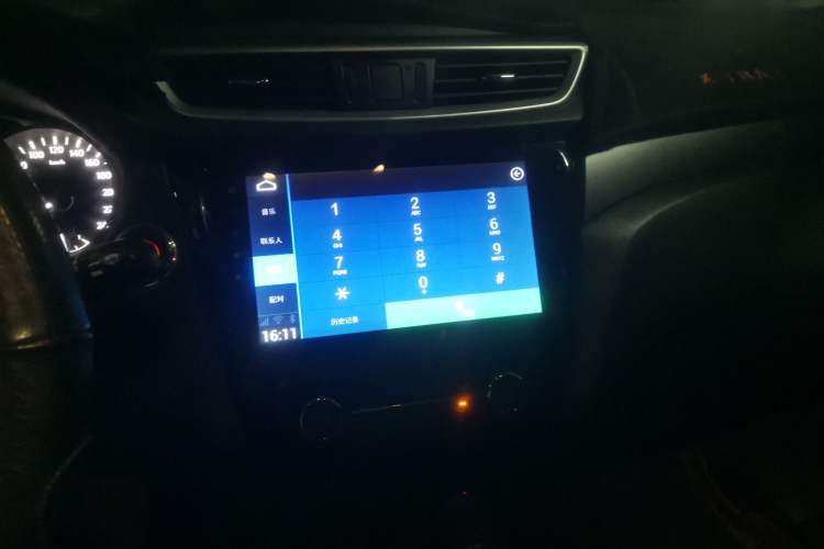 Used Nissan X-Trail 2014 2.0L CVT Comfort Edition 2WD Audio And AC Panel