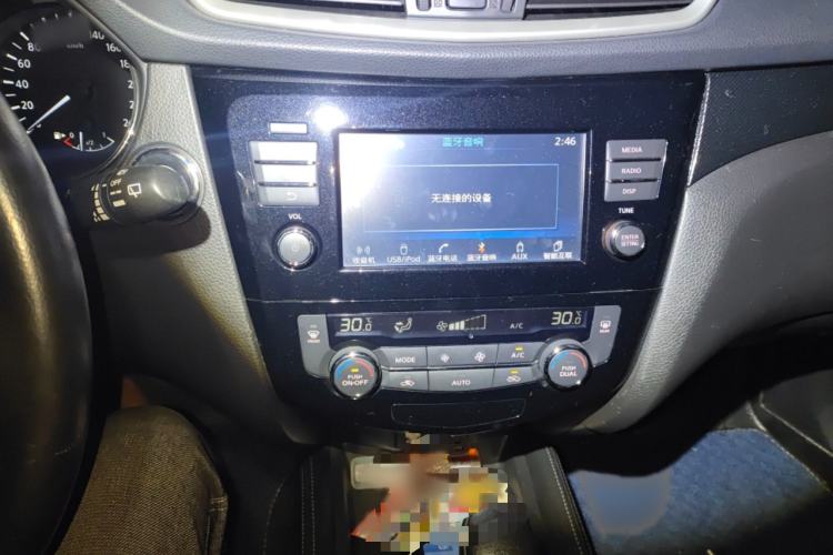 Used Nissan X-Trail 2014 2.5L CVT Luxury Edition 4WD Audio And AC Panel