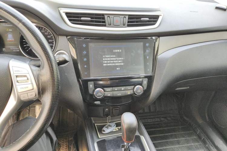 Used Nissan X-Trail 2014 2.0L CVT Comfort Edition 2WD Audio And AC Panel