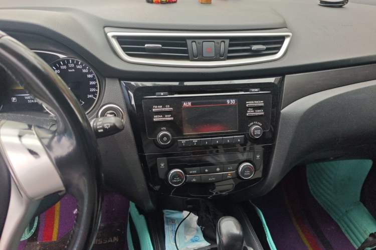 Used Nissan X-Trail 2014 2.0L CVT Comfort Edition 2WD Audio And AC Panel