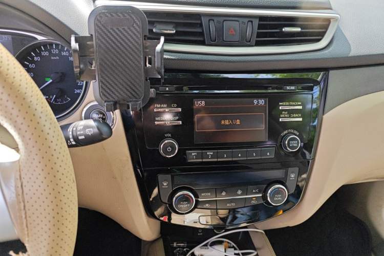 Used Nissan X-Trail 2014 2.0L CVT Comfort Edition 2WD Audio And AC Panel