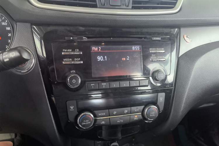 Used Nissan X-Trail 2014 2.0L CVT Comfort Edition 2WD Audio And AC Panel