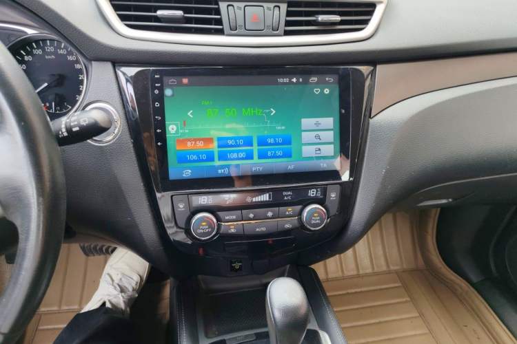 Used Nissan X-Trail 2014 2.0L CVT Comfort Edition 2WD Audio And AC Panel