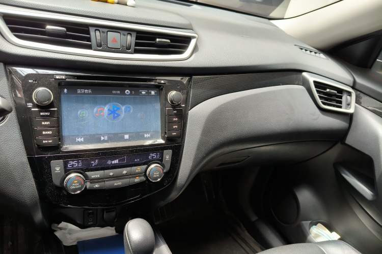Used Nissan X-Trail 2014 2.5L CVT Leading Edition 4WD Audio And AC Panel