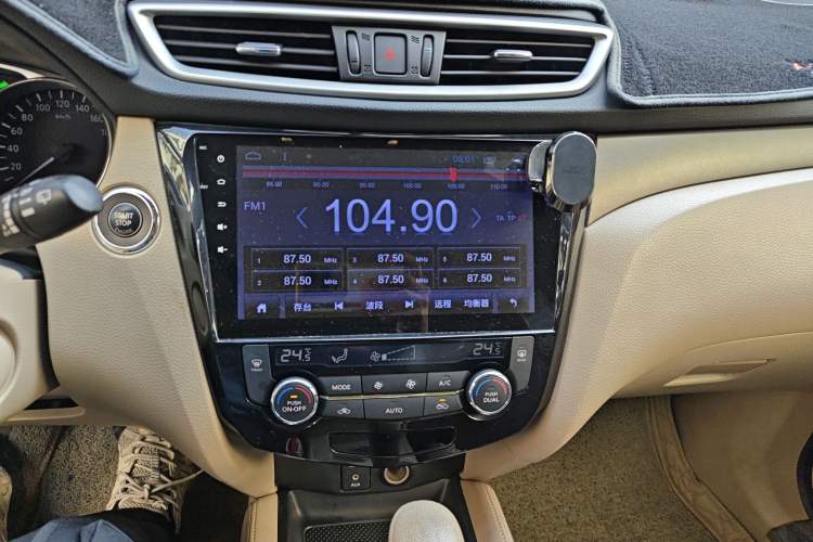 Used Nissan X-Trail 2014 2.0L CVT Comfort Edition 2WD Audio And AC Panel
