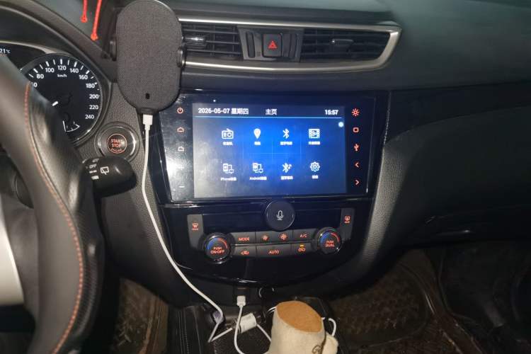 Used Nissan X-Trail 2014 2.5L CVT Luxury Edition 4WD Audio And AC Panel