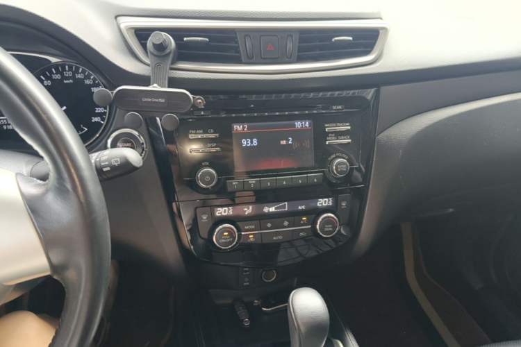 Used Nissan X-Trail 2014 2.0L CVT Comfort Edition 2WD Audio And AC Panel