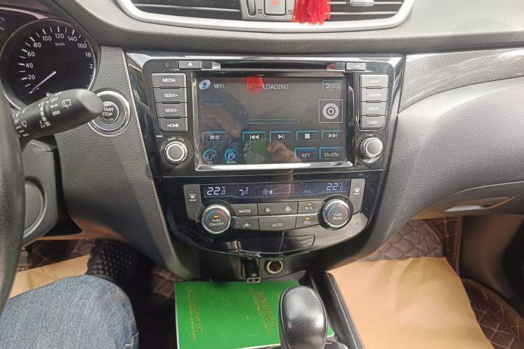 Used Nissan X-Trail 2014 2.5L CVT Luxury Edition 4WD Audio And AC Panel