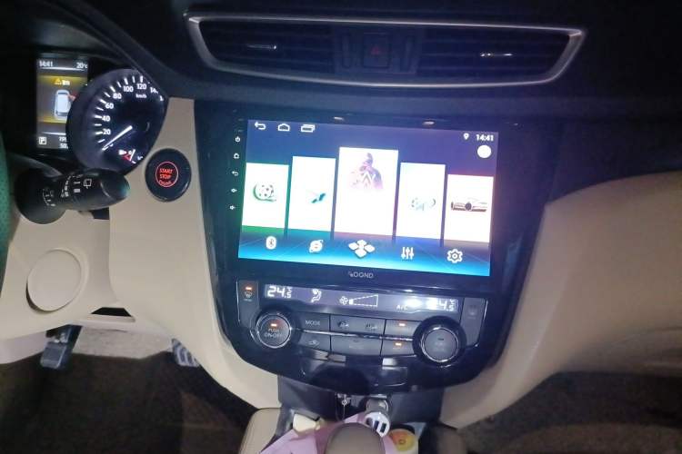 Used Nissan X-Trail 2014 2.0L CVT Comfort Edition 2WD Audio And AC Panel