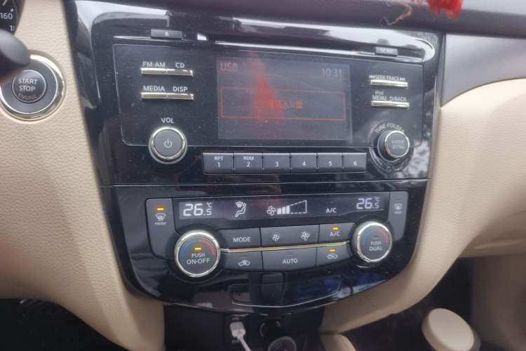 Used Nissan X-Trail 2014 2.0L CVT Comfort Edition 2WD Audio And AC Panel