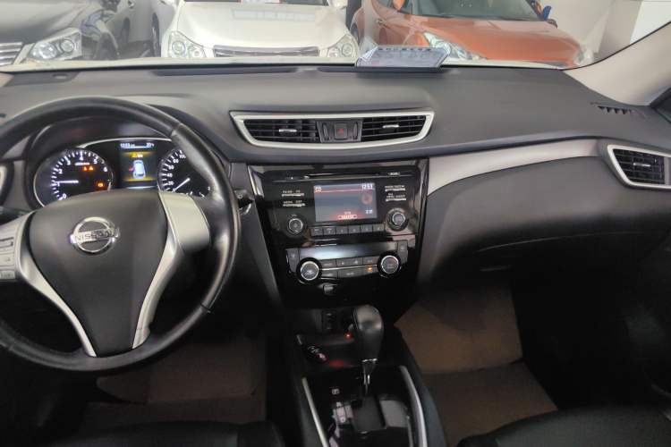 Used Nissan X-Trail 2014 2.0L CVT Comfort Edition 2WD Audio And AC Panel
