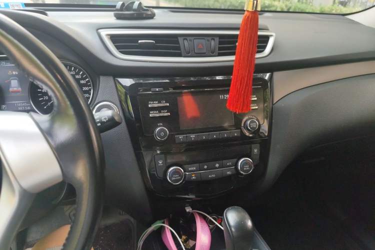 Used Nissan X-Trail 2014 2.0L CVT Comfort Edition 2WD Audio And AC Panel