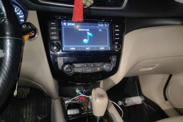 Used Nissan X-Trail 2014 2.0L CVT Comfort Edition 2WD Audio And AC Panel