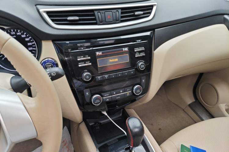 Used Nissan X-Trail 2014 2.0L CVT Comfort Edition 2WD Audio And AC Panel