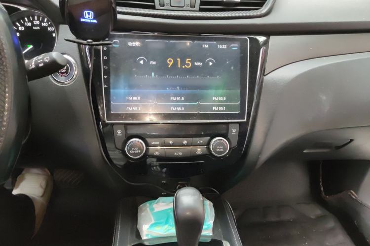 Used Nissan X-Trail 2014 2.0L CVT Comfort Edition 2WD Audio And AC Panel