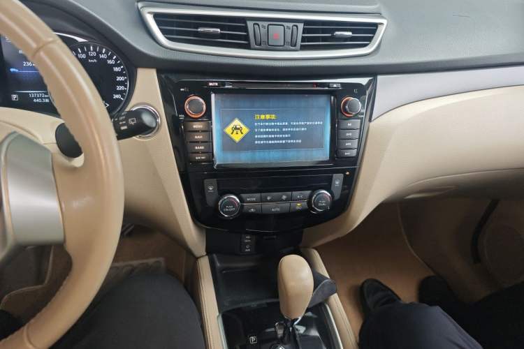 Used Nissan X-Trail 2014 2.0L CVT Comfort Edition 2WD Audio And AC Panel