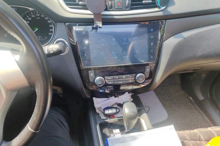 Used Nissan X-Trail 2014 2.0L CVT Comfort Edition 2WD Audio And AC Panel