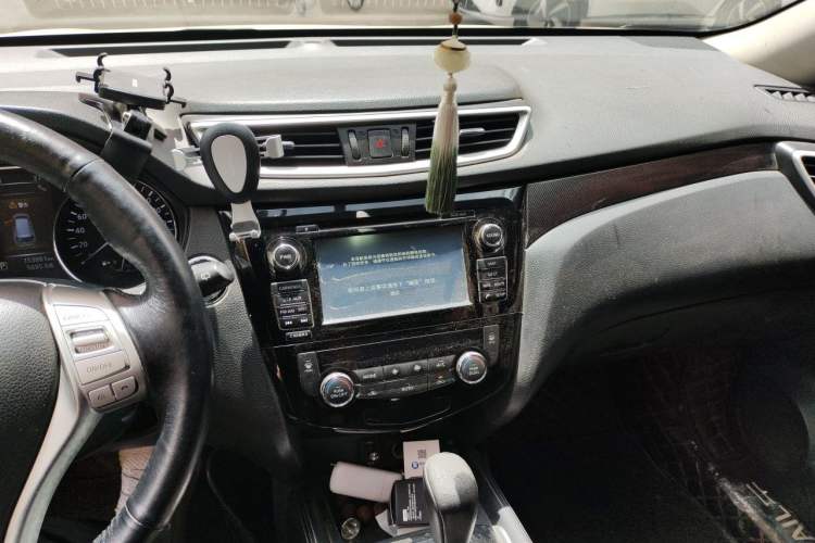 Used Nissan X-Trail 2014 2.5L CVT Luxury Edition 4WD Audio And AC Panel