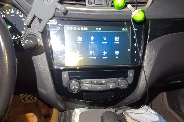 Used Nissan X-Trail 2014 2.5L CVT Luxury Edition 4WD Audio And AC Panel
