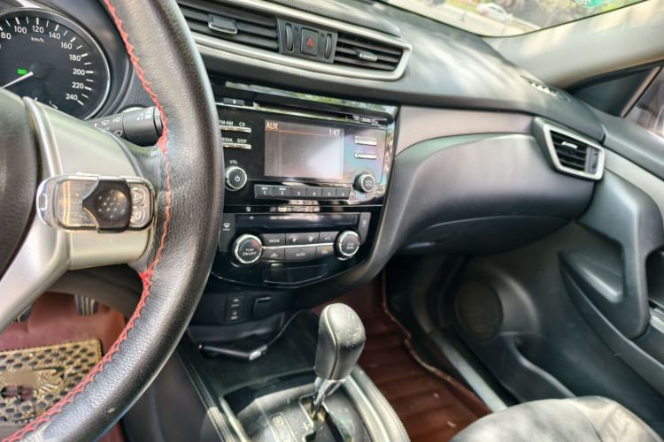 Used Nissan X-Trail 2014 2.0L CVT Comfort Edition 2WD Audio And AC Panel