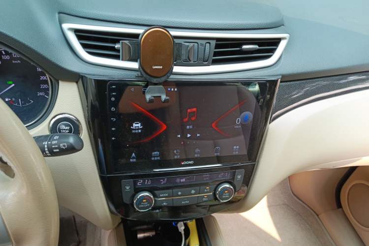 Used Nissan X-Trail 2014 2.5L CVT Leading Edition 4WD Audio And AC Panel
