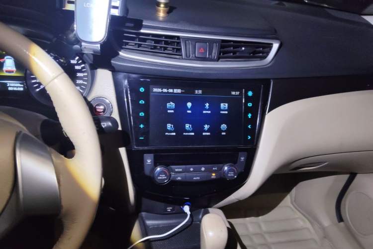 Used Nissan X-Trail 2014 2.0L CVT Comfort Edition 2WD Audio And AC Panel