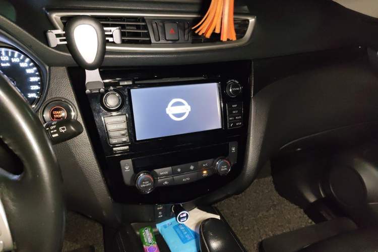 Used Nissan X-Trail 2014 2.5L CVT Luxury Edition 4WD Audio And AC Panel