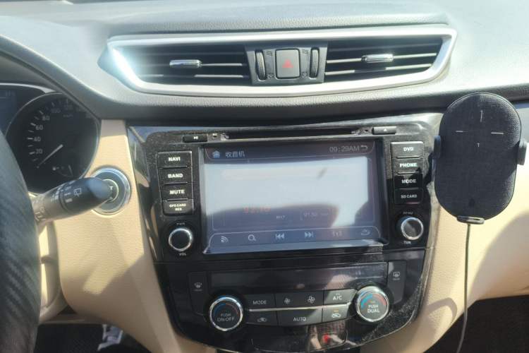 Used Nissan X-Trail 2014 2.0L CVT Comfort Edition 2WD Audio And AC Panel