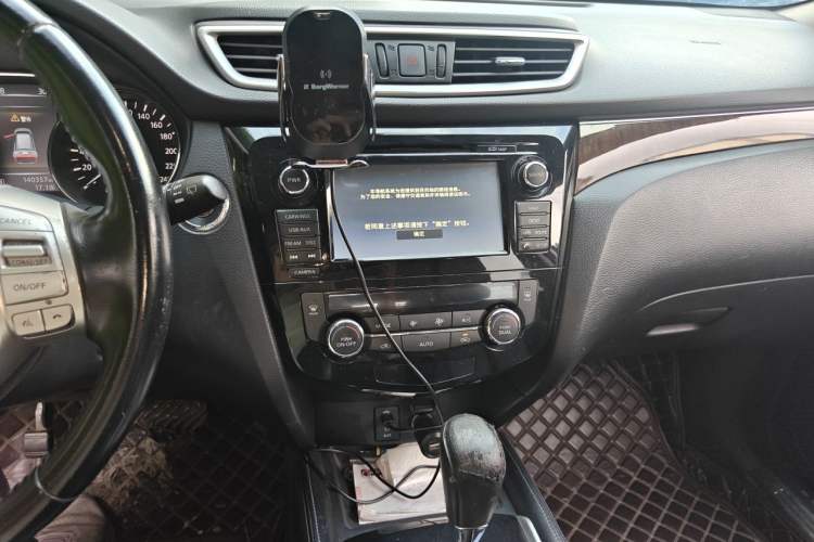 Used Nissan X-Trail 2014 2.5L CVT Ultimate Edition 4WD Audio And AC Panel