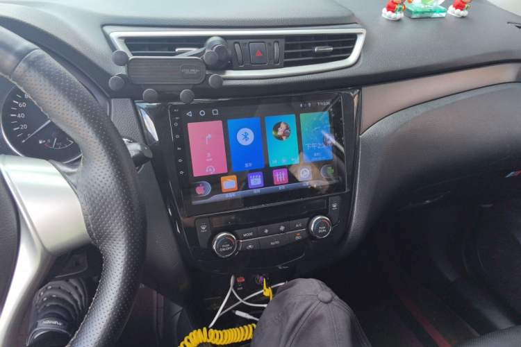 Used Nissan X-Trail 2014 2.0L CVT Comfort Edition 2WD Audio And AC Panel
