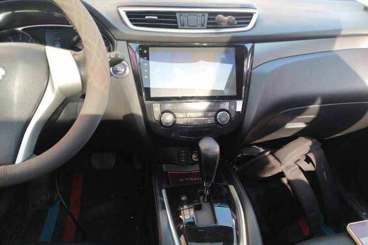 Used Nissan X-Trail 2014 2.0L CVT Comfort Edition 2WD Audio And AC Panel