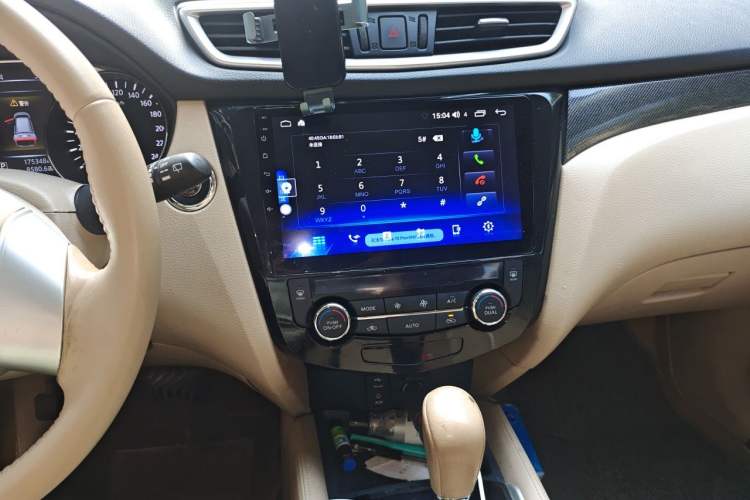 Used Nissan X-Trail 2014 2.5L CVT Luxury Edition 4WD Audio And AC Panel