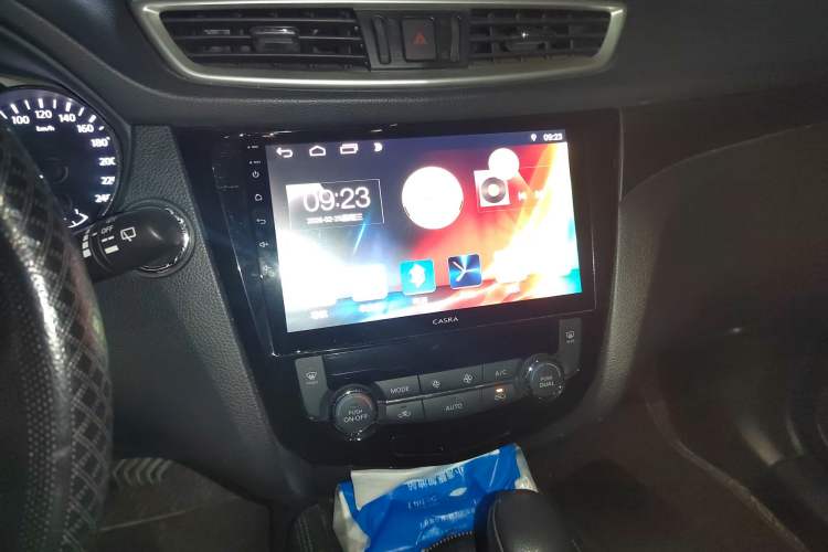 Used Nissan X-Trail 2014 2.0L CVT Comfort Edition 2WD Audio And AC Panel
