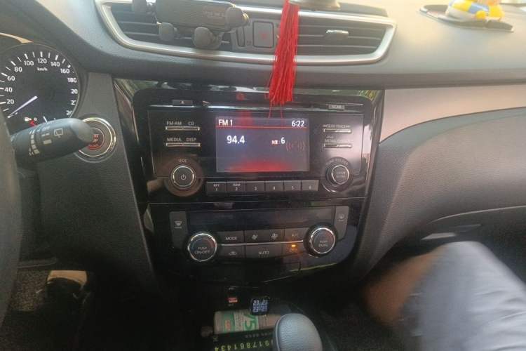 Used Nissan X-Trail 2014 2.0L CVT Comfort Edition 2WD Audio And AC Panel