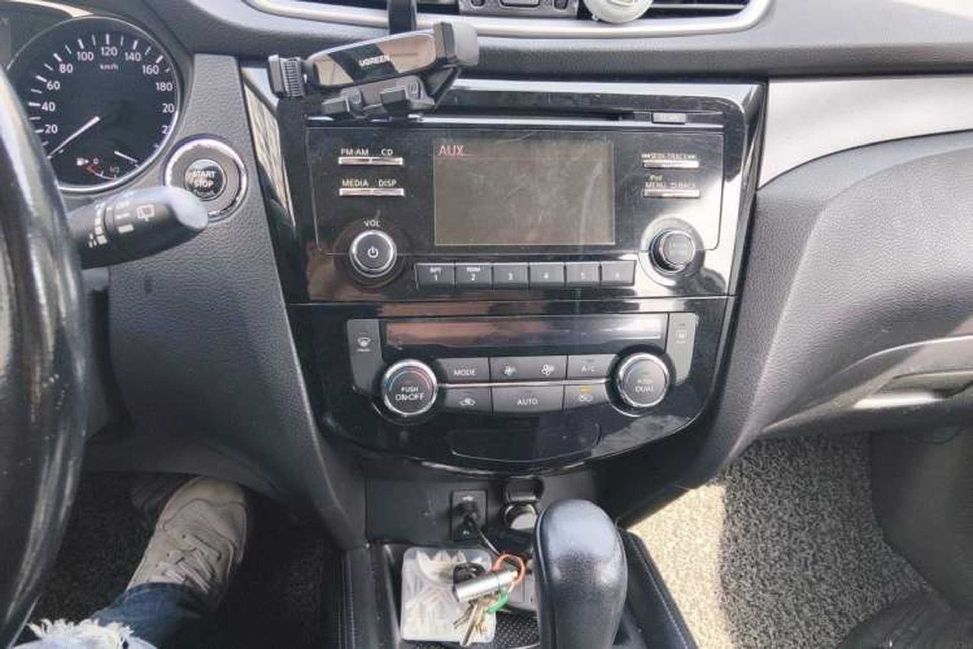 Used Nissan X-Trail 2014 2.0L CVT Comfort Edition 2WD Audio And AC Panel