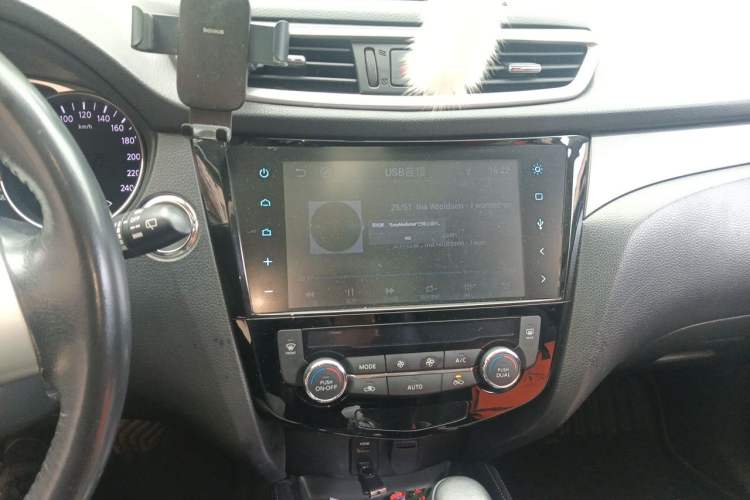 Used Nissan X-Trail 2014 2.0L CVT Comfort Edition 2WD Audio And AC Panel