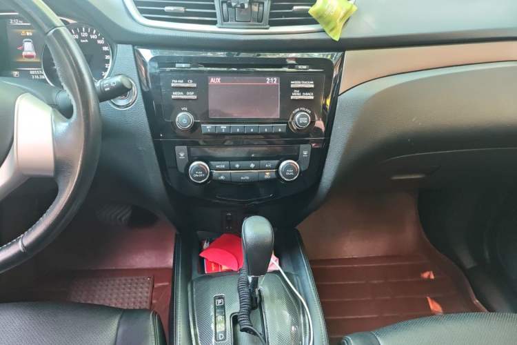 Used Nissan X-Trail 2014 2.0L CVT Comfort Edition 2WD Audio And AC Panel