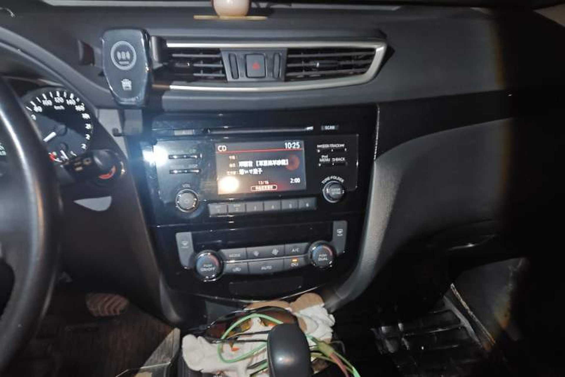 Used Nissan X-Trail 2014 2.5L CVT Luxury Edition 4WD Audio And AC Panel