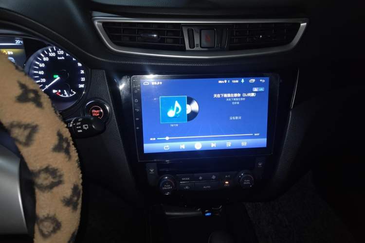Used Nissan X-Trail 2014 2.0L CVT Comfort Edition 2WD Audio And AC Panel