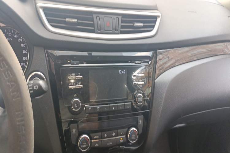 Used Nissan X-Trail 2014 2.5L CVT Luxury Edition 4WD Audio And AC Panel