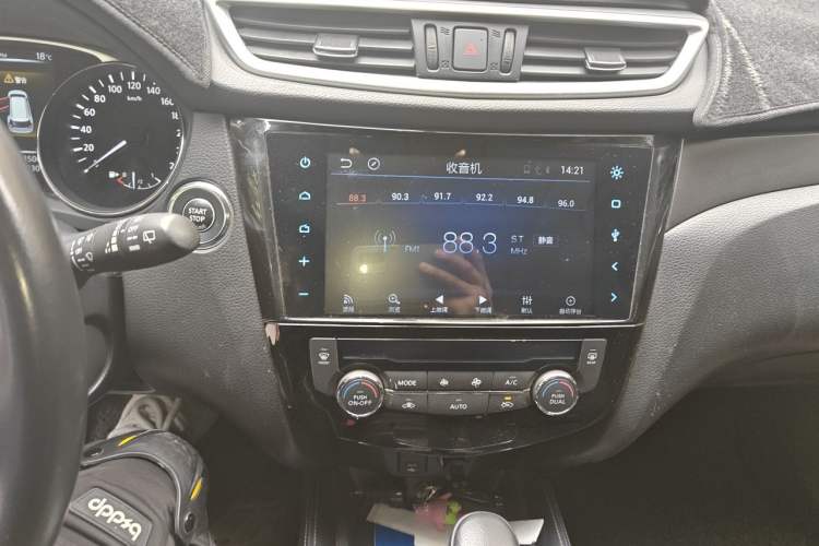 Used Nissan X-Trail 2014 2.0L CVT Comfort Edition 2WD Audio And AC Panel
