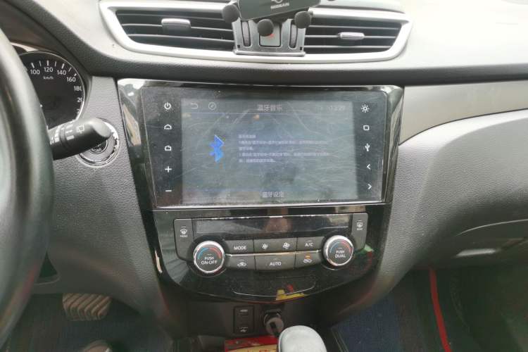 Used Nissan X-Trail 2014 2.0L CVT Comfort Edition 2WD Audio And AC Panel