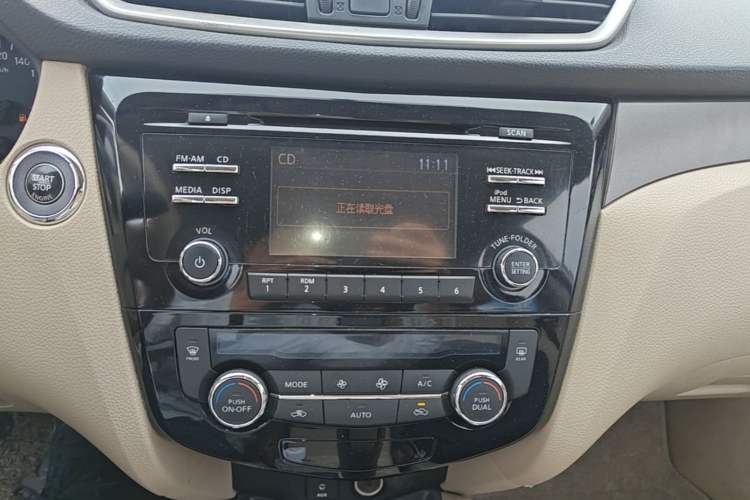 Used Nissan X-Trail 2014 2.0L CVT Comfort Edition 2WD Audio And AC Panel