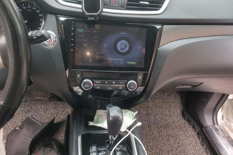Used Nissan X-Trail 2014 2.0L CVT Comfort Edition 2WD Audio And AC Panel