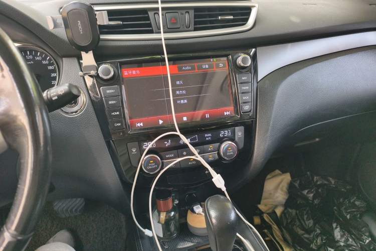 Used Nissan X-Trail 2014 2.0L CVT Comfort Edition 2WD Audio And AC Panel