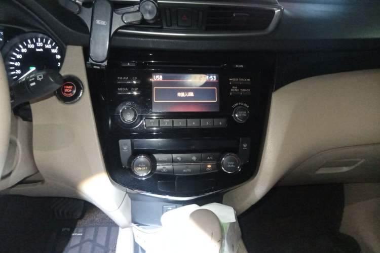 Used Nissan X-Trail 2014 2.5L CVT Luxury Edition 4WD Audio And AC Panel