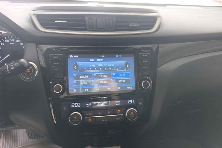 Used Nissan X-Trail 2014 2.5L CVT Luxury Edition 4WD Audio And AC Panel