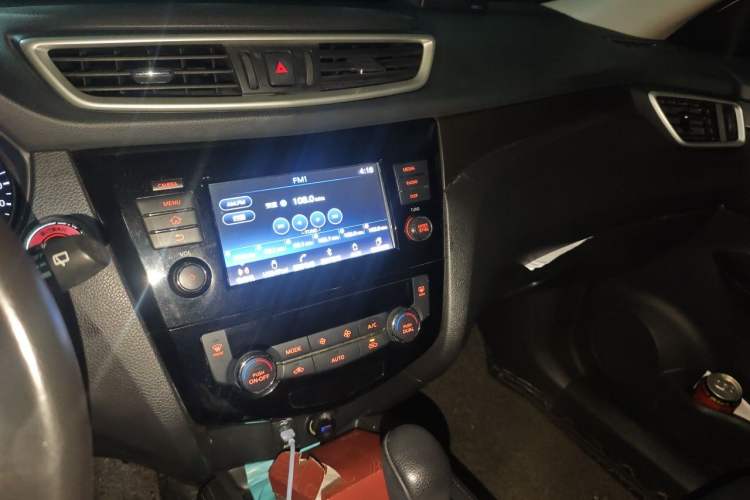 Used Nissan X-Trail 2014 2.0L CVT Comfort Edition 2WD Audio And AC Panel